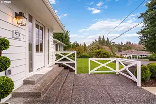 4275 SW Crestwood Dr, Portland, OR 97225 - Photo 3