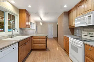 1920 NE 127th Ave, Portland, OR 97230 - Photo 15