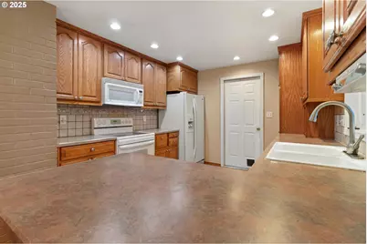 1920 NE 127th Ave, Portland, OR 97230 - Photo 13