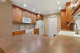 1920 NE 127th Ave, Portland, OR 97230 - Photo 13