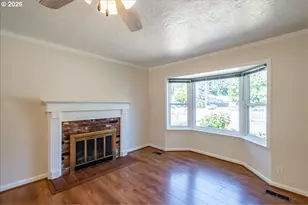 1012 S Water St, Silverton, OR 97381 - Photo 9