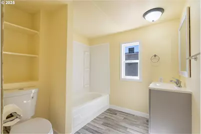 2031 NE Kennedy Cir #29, Keizer, OR 97303 - Photo 9