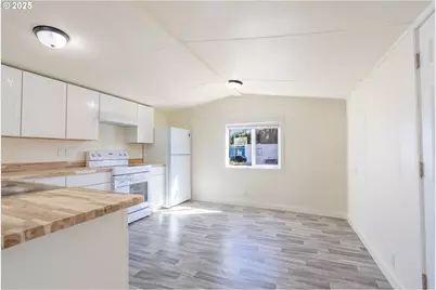 2031 NE Kennedy Cir #29, Keizer, OR 97303 - Photo 3