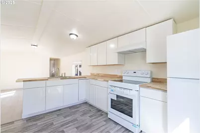 2031 NE Kennedy Cir #29, Keizer, OR 97303 - Photo 5