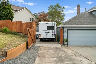 10722 SE Lexington St, Portland, OR 97266 - Photo 3