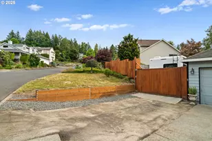 10722 SE Lexington St, Portland, OR 97266 - Photo 7