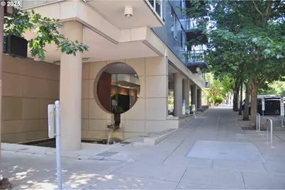 1500 SW 11th Ave #2404, Portland, OR 97201 - Photo 3