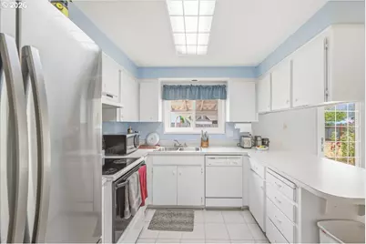 552 SE 32nd Ave, Hillsboro, OR 97123 - Photo 9