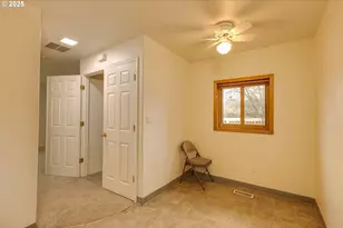 1117 SE 135th Ave, Portland, OR 97233 - Photo 13