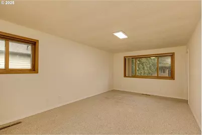 1117 SE 135th Ave, Portland, OR 97233 - Photo 9