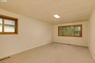 1117 SE 135th Ave, Portland, OR 97233 - Photo 9