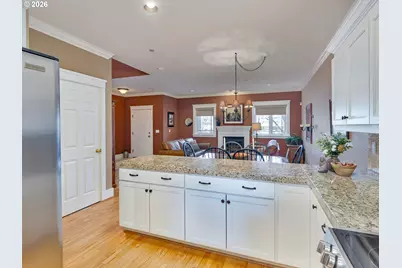 210 NE 5th St, Gresham, OR 97030 - Photo 17