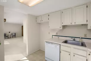 10820 SW Meadowbrook Dr, Portland, OR 97224 - Photo 13