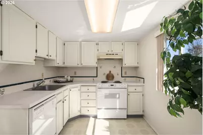 10820 SW Meadowbrook Dr #62, Portland, OR 97224 - Photo 11