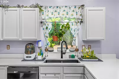 6074 Pebble Ct, Springfield, OR 97478 - Photo 11