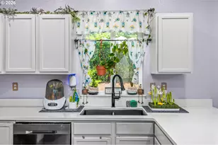 6074 Pebble Ct, Springfield, OR 97478 - Photo 11