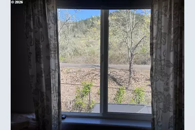 6074 Pebble Ct, Springfield, OR 97478 - Photo 31