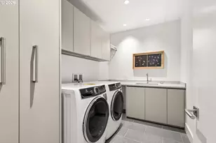 550 SW 10th Ave, Portland, OR 97205 - Photo 17