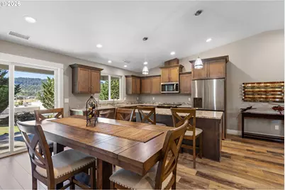 374 Bentgrass Ct, Sutherlin, OR 97479 - Photo 17
