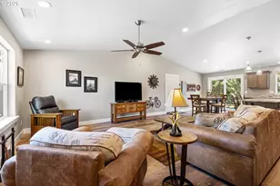 374 Bentgrass Ct, Sutherlin, OR 97479 - Photo 13