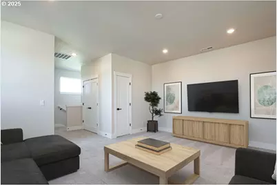 000 E Primavera St, Newberg, OR 97132 - Photo 7