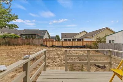2060 Hayes St, North Bend, OR 97459 - Photo 3