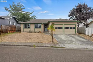 2060 Hayes St, North Bend, OR 97459 - Photo 7