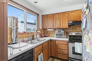 2060 Hayes St, North Bend, OR 97459 - Photo 13