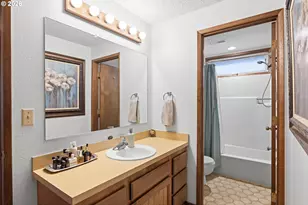 2060 Hayes St, North Bend, OR 97459 - Photo 21