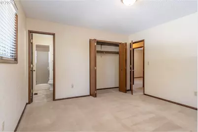 209 North River Dr, Roseburg, OR 97470 - Photo 27
