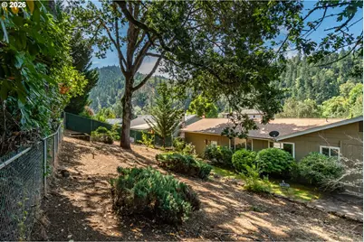209 North River Dr, Roseburg, OR 97470 - Photo 33