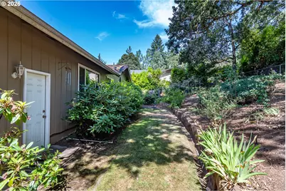 209 North River Dr, Roseburg, OR 97470 - Photo 37