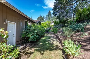 209 North River Dr, Roseburg, OR 97470 - Photo 37