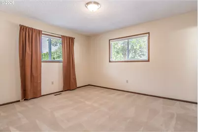 209 North River Dr, Roseburg, OR 97470 - Photo 25
