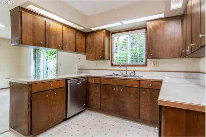 209 North River Dr, Roseburg, OR 97470 - Photo 9