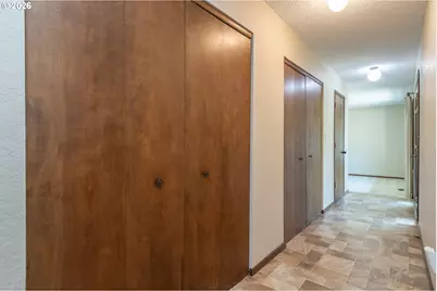 209 North River Dr, Roseburg, OR 97470 - Photo 17