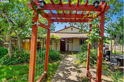 318 Westfield St, Silverton, OR 97381 - Photo 1
