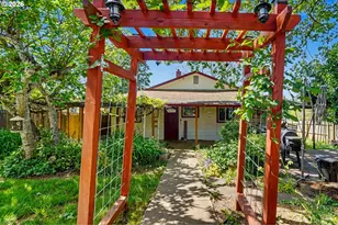 318 Westfield St, Silverton, OR 97381 - Photo 1