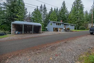 1070 E 15th St, Coquille, OR 97423 - Photo 5