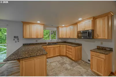 1070 E 15th St, Coquille, OR 97423 - Photo 11
