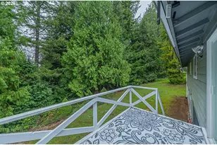1070 E 15th St, Coquille, OR 97423 - Photo 33
