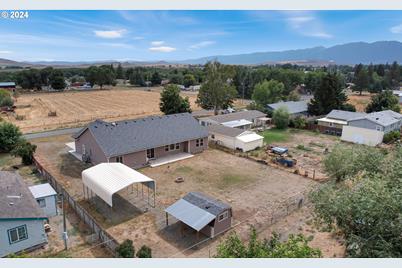 220 4th St, North Powder, OR 97867 - Photo 1