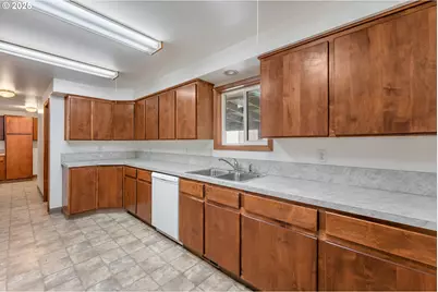 805 Willow St, Kelso, WA 98626 - Photo 9