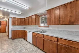 805 Willow St, Kelso, WA 98626 - Photo 9