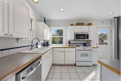 2106 SE Knapp St, Portland, OR 97202 - Photo 13