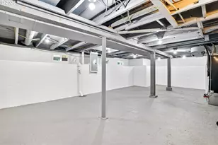 8944 N Clarendon Ave, Portland, OR 97203 - Photo 33