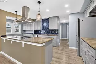 8944 N Clarendon Ave, Portland, OR 97203 - Photo 9