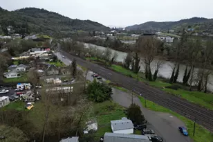 523 SE Rice Ave, Roseburg, OR 97470 - Photo 47