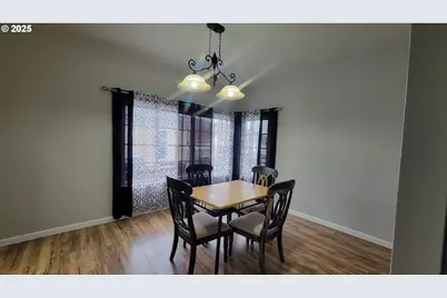 523 SE Rice Ave, Roseburg, OR 97470 - Photo 9