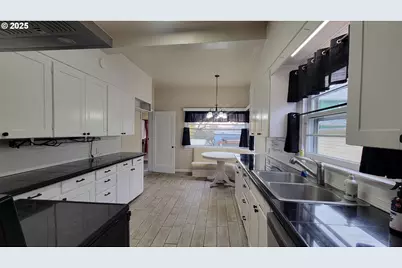 523 SE Rice Ave, Roseburg, OR 97470 - Photo 11